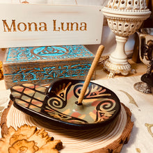 將圖片載入圖庫檢視器 Luna Sundara Modelo Mano Incense Holder | 秘魯手工陶瓷線香座