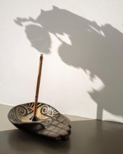 將圖片載入圖庫檢視器 Luna Sundara Modelo Mano Incense Holder | 秘魯手工陶瓷線香座